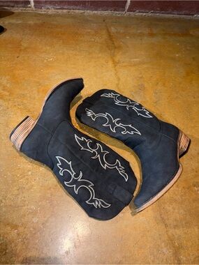 Black Western Embroidered Mid-Calf Boots